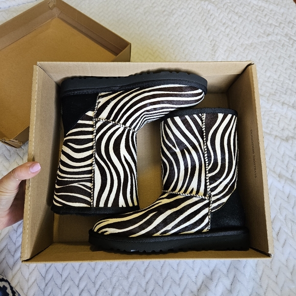 UGG Australia Classic Short Exotic Zebra Boots 1002790 Size 5 - Picture 13 of 13